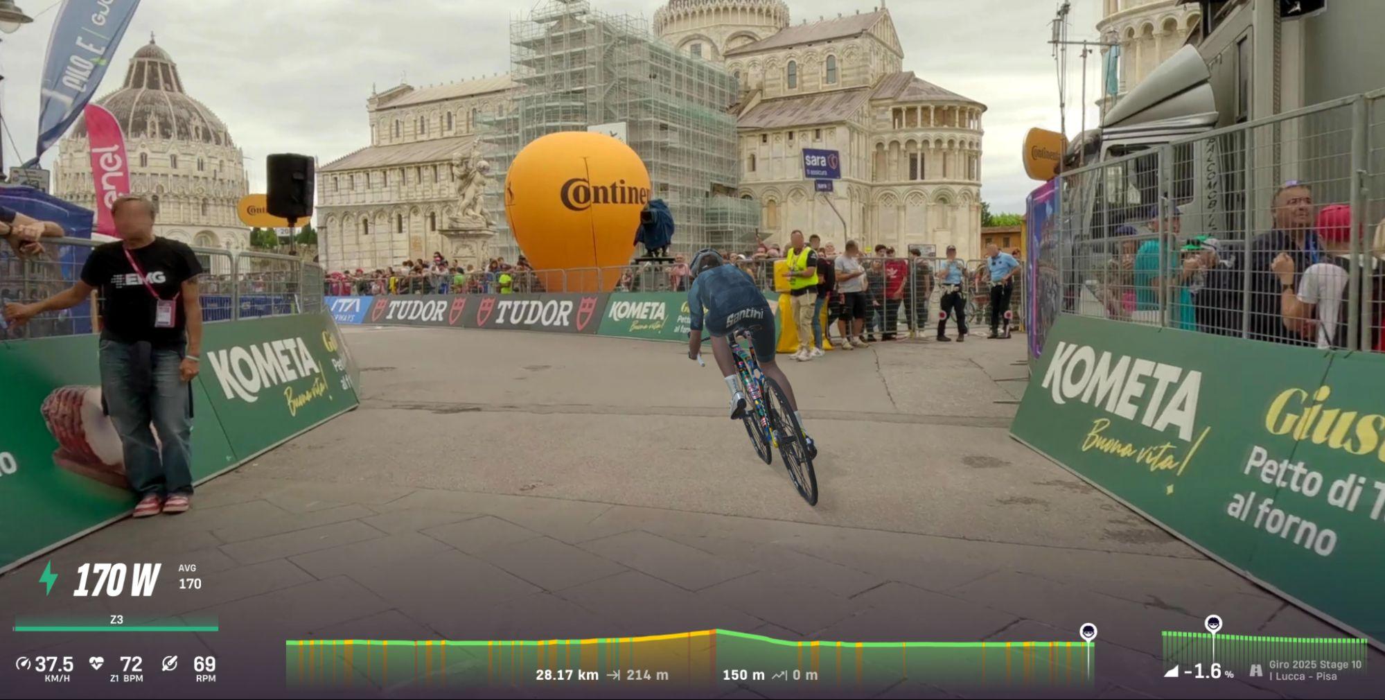 Ride into historic Pisa past the famous leaning tower on ROUVY.