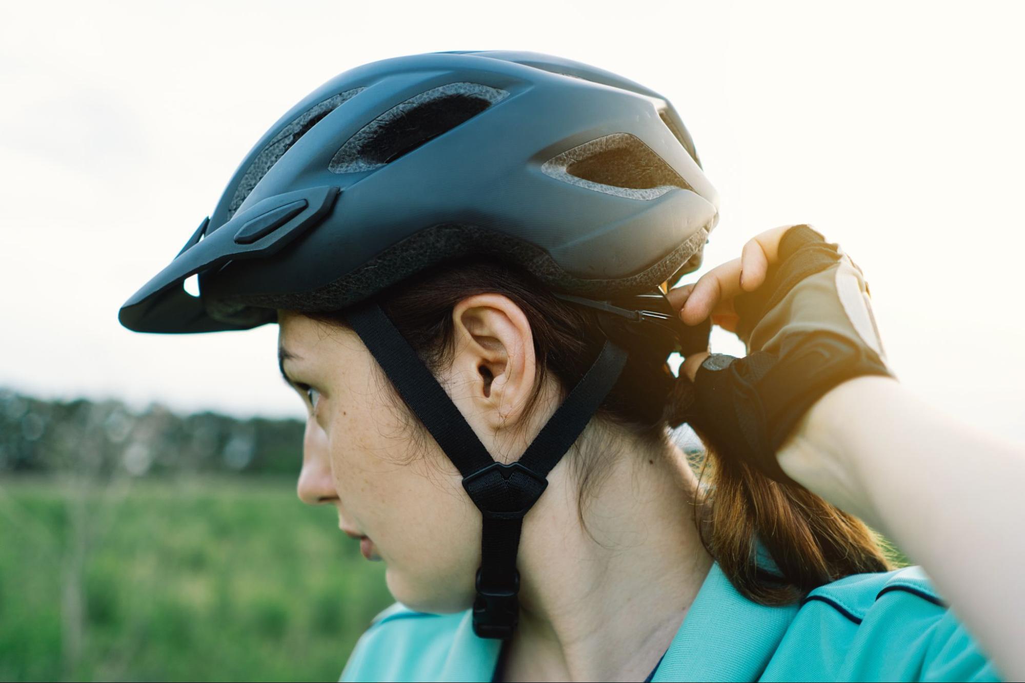 Can a tight helmet cause a headache while cycling?