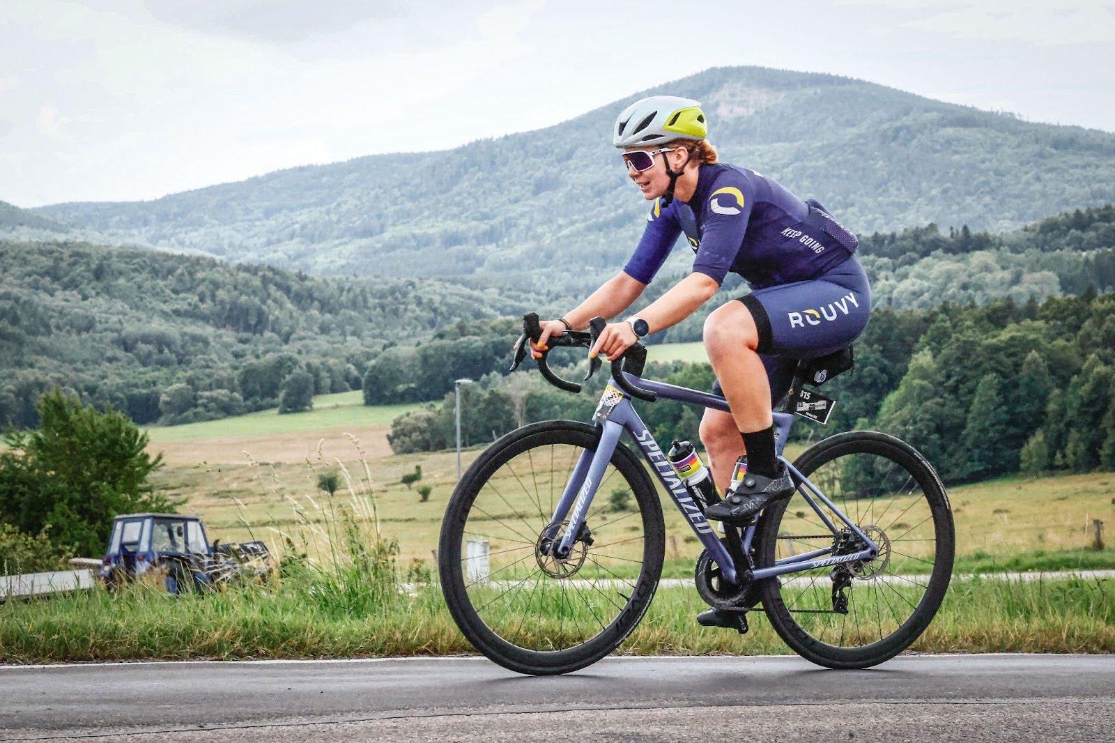 Why cycling nutrition is different for women