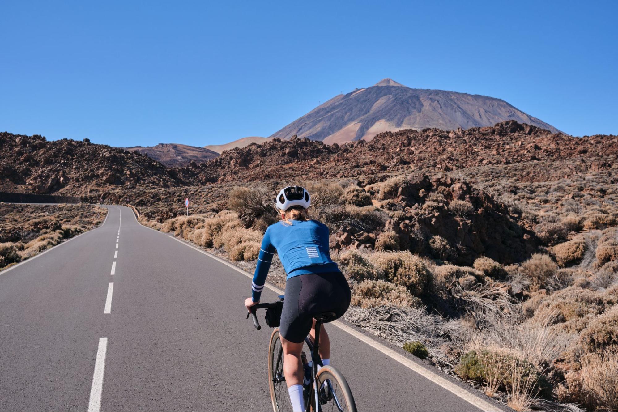 Roads around Mount Teide make it easy to settle into long, uninterrupted tempo efforts.