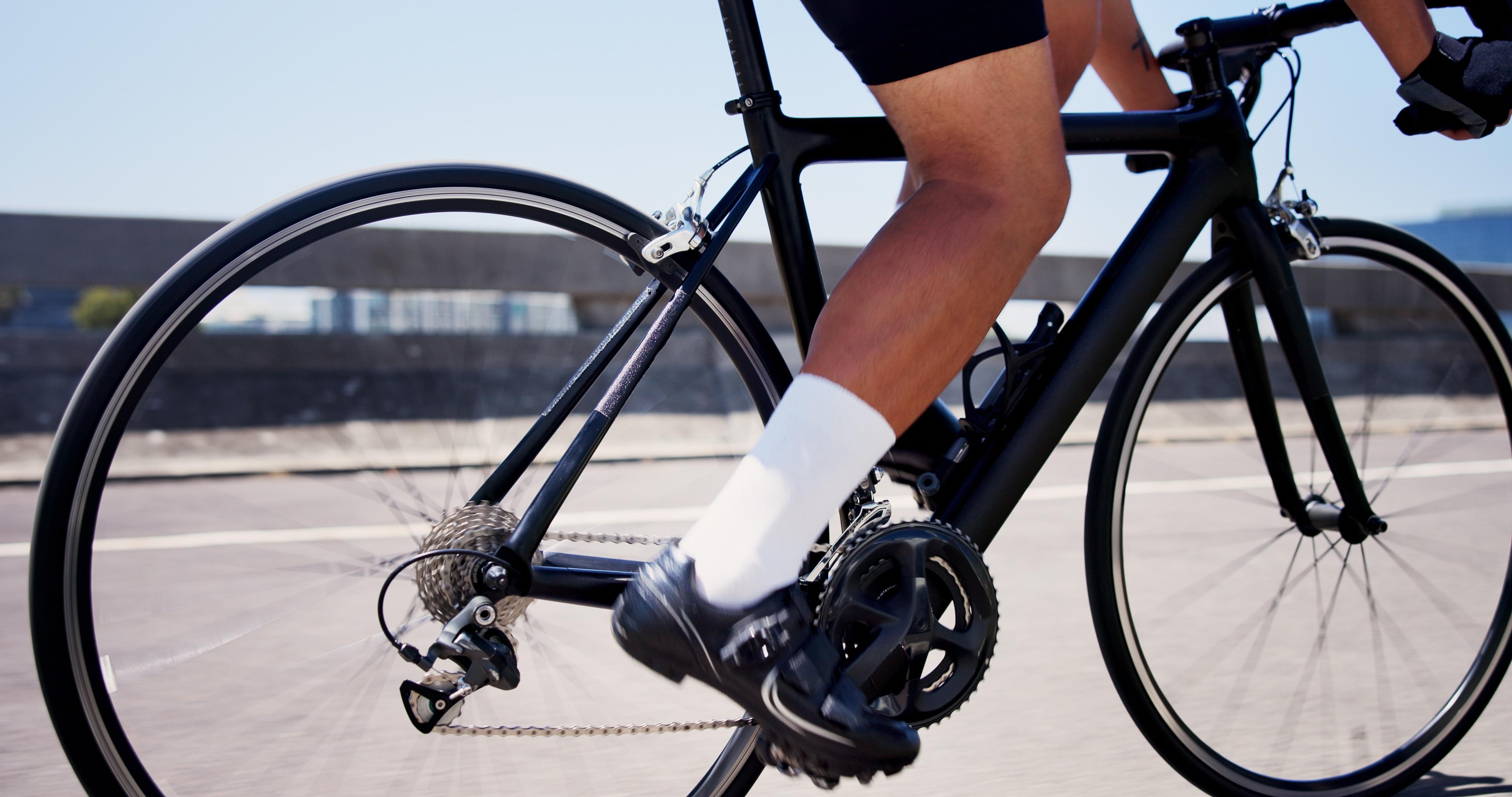 Clipless pedal cleat system showing how pedal, cleat and cycling shoe connect
