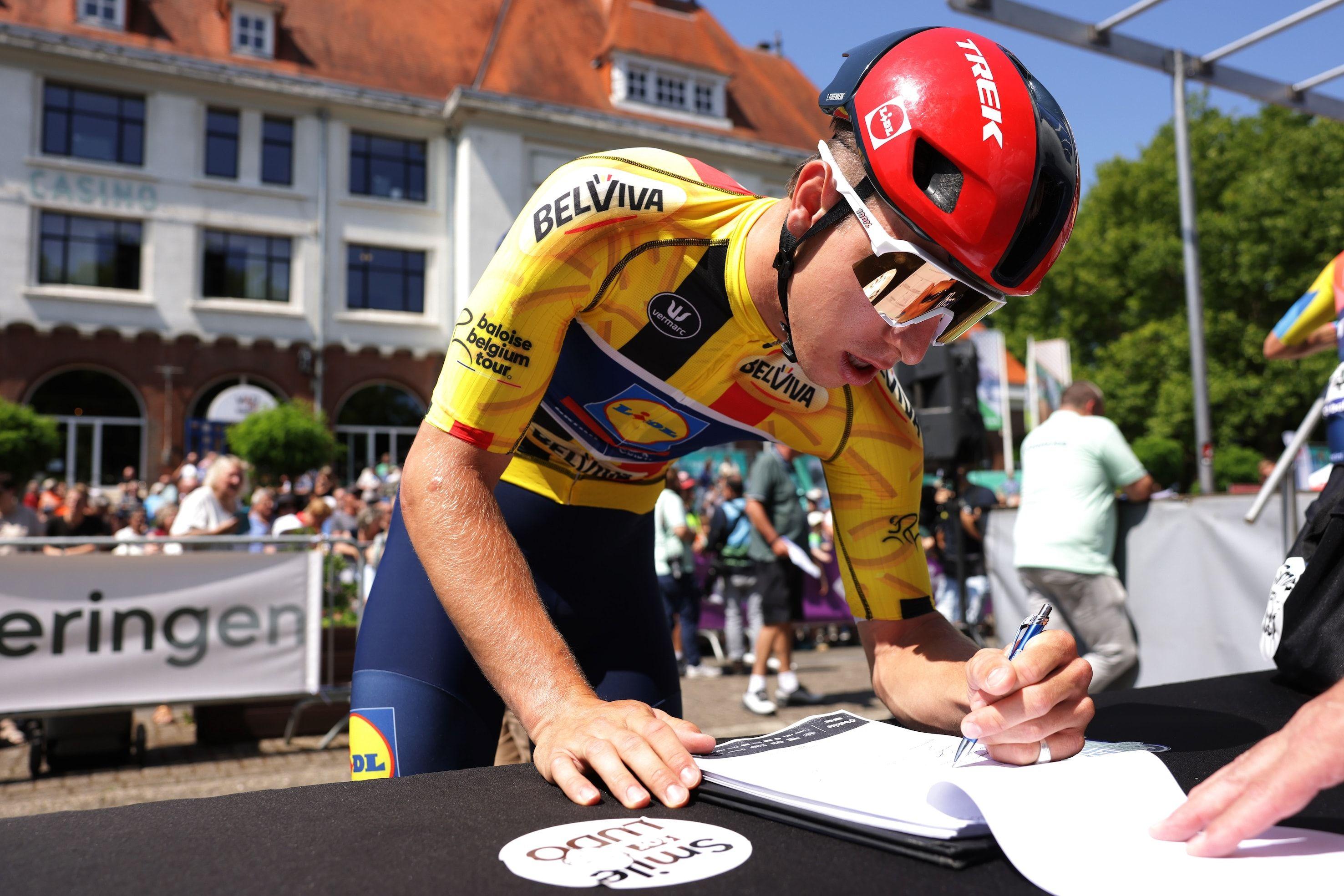 lidl-trek signs.jpeg