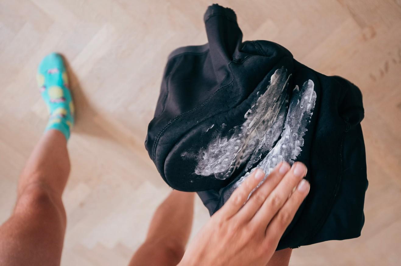 SHOULD YOU APPLY CHAMOIS CREAM TO YOUR SKIN OR SHORTS?