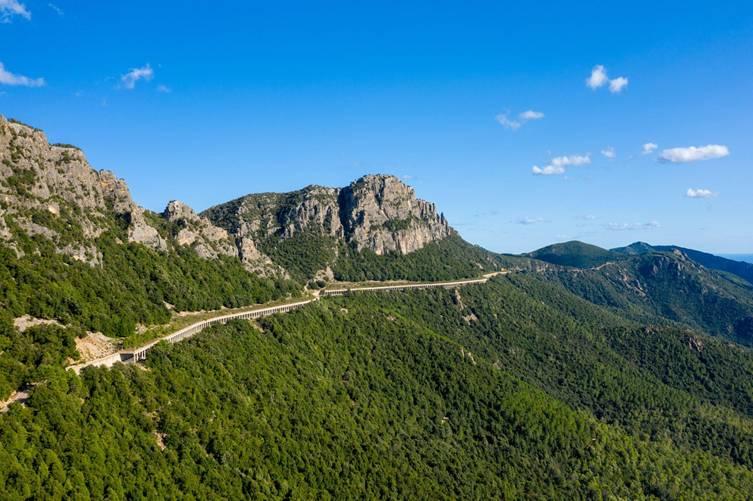What makes Sardinia a great cycling destination?