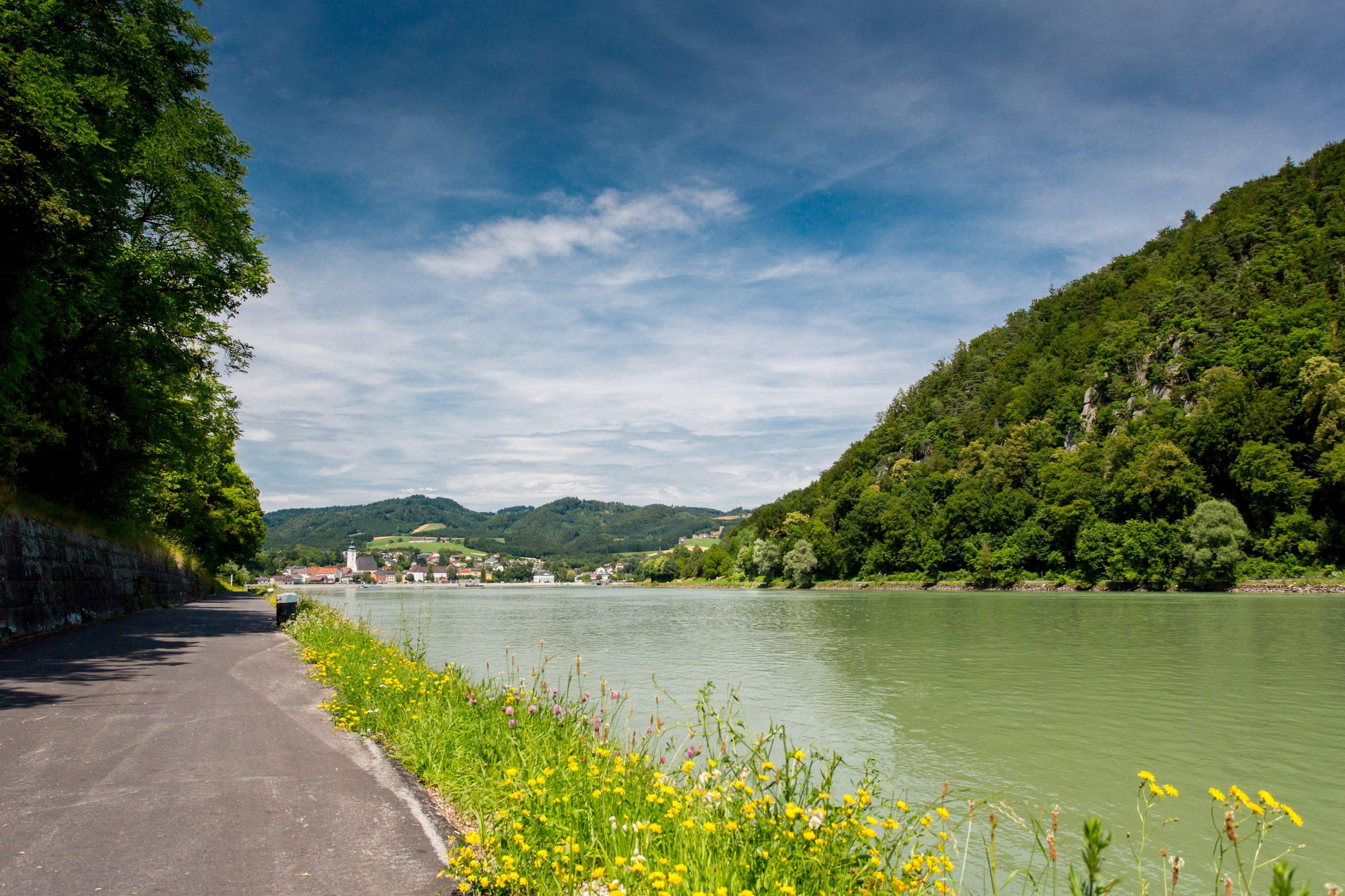 Explore Germany: 12 Popular Cycling Routes for Every Cyclist