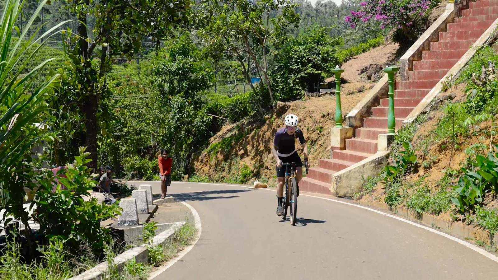 Juliet Elliott on her cycling adventure in SRI LANKA | ROUVY PODCAST EP. 1