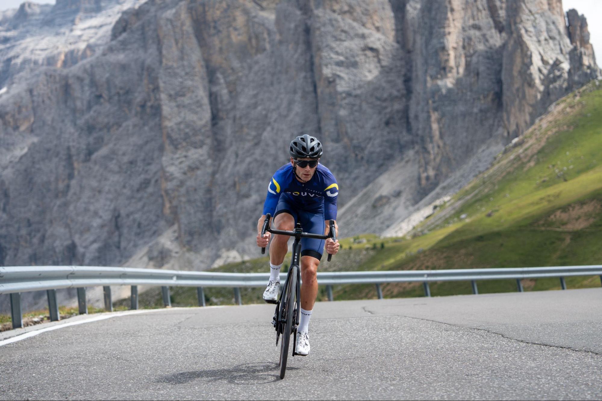 ROUVY recommends what to wear for cycling in the summer