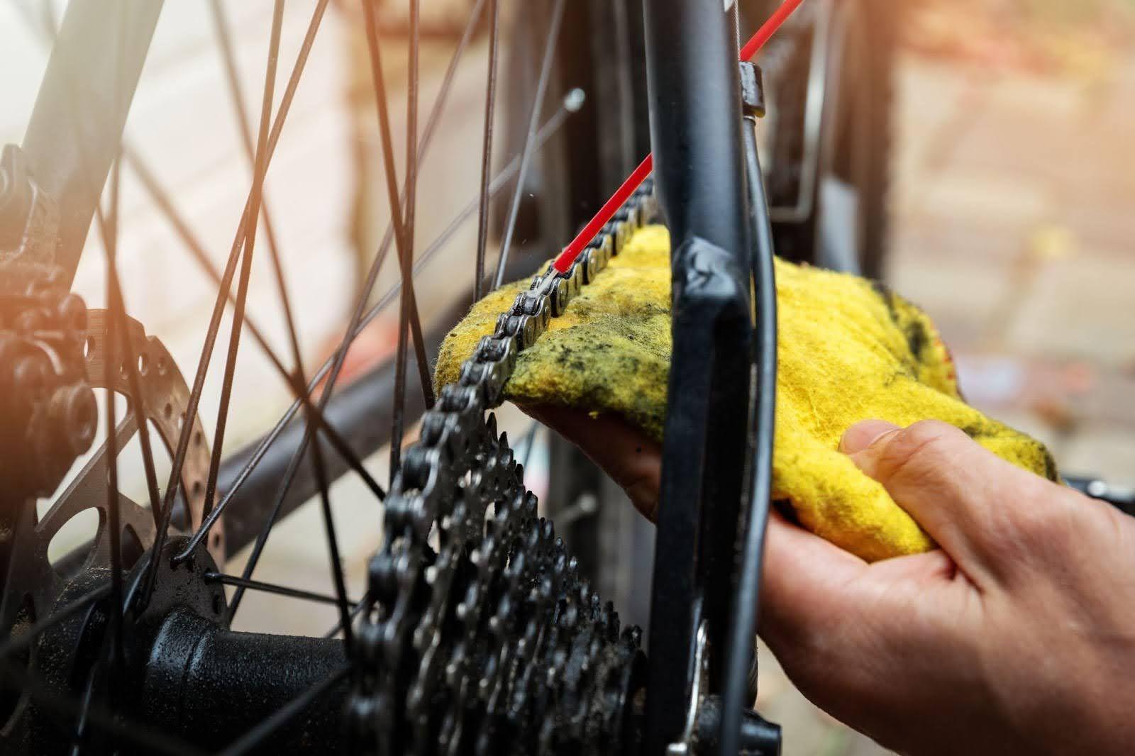 How to clean and lube your bike chain: A practical guide for cyclists