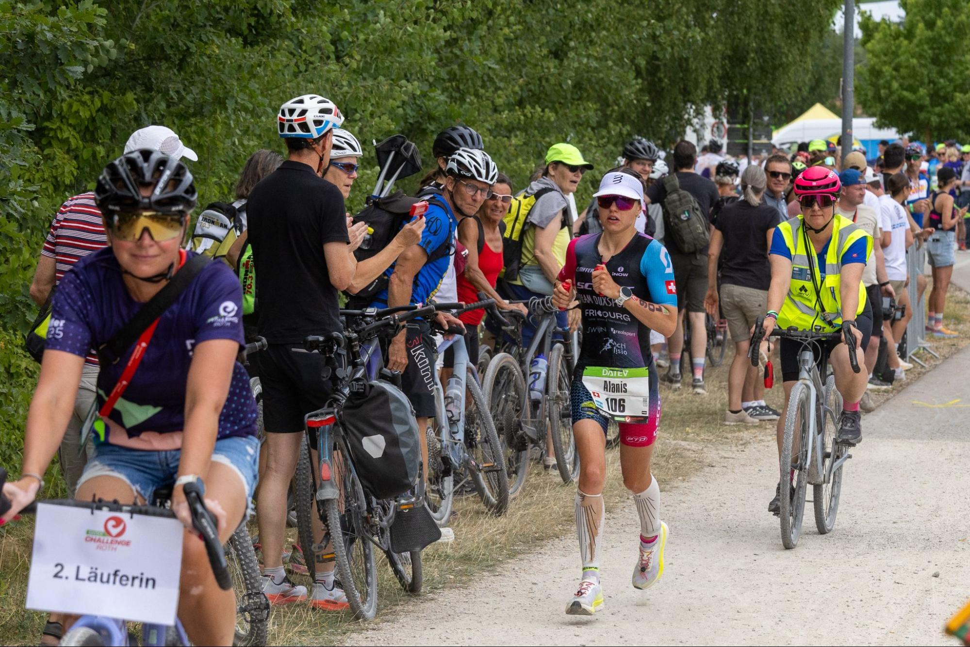 Run along the canal into the Roth finish