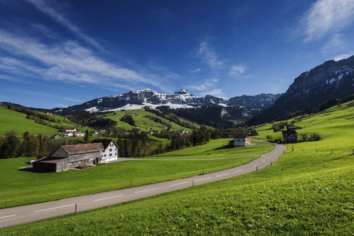 The Alpine Panorama Route: Discover Switzerland on ROUVY