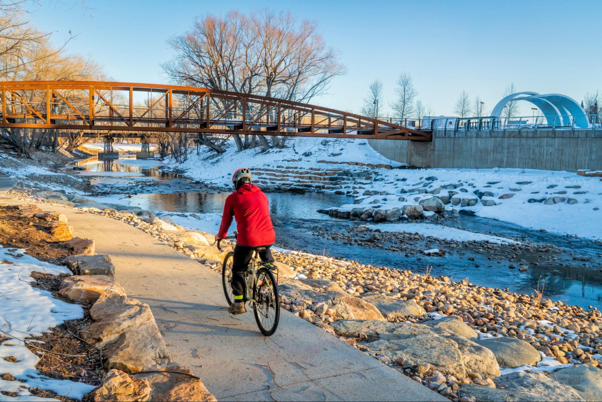 Cyclist riding outdoors – how fast you lose fitness when you stop training