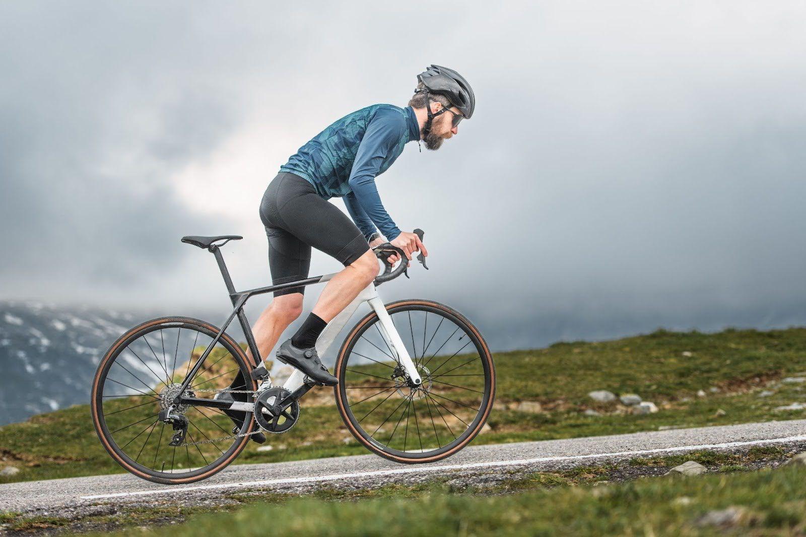 Everesting for Cyclists: Conquer 8,848 Meters in One Ride