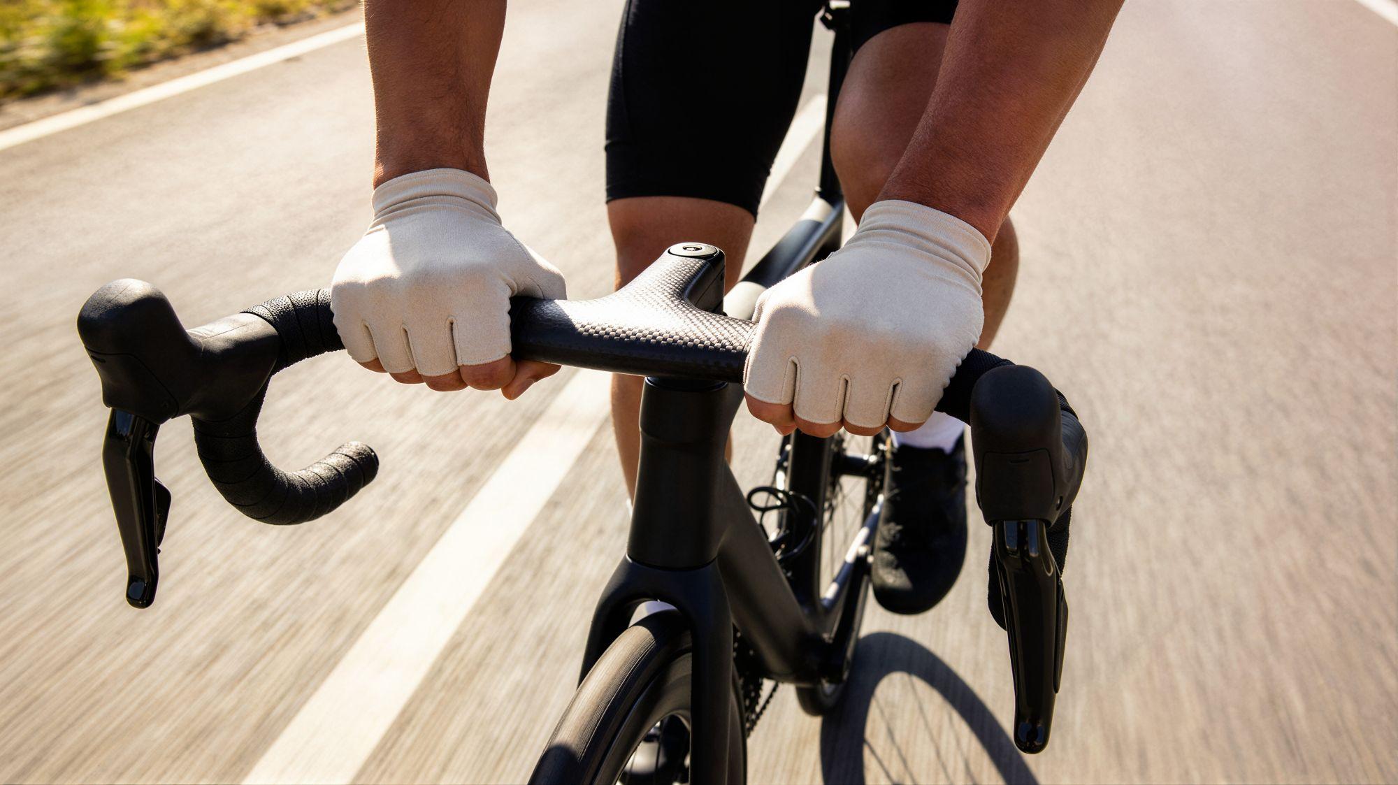 Numb hands while cycling: What to do?