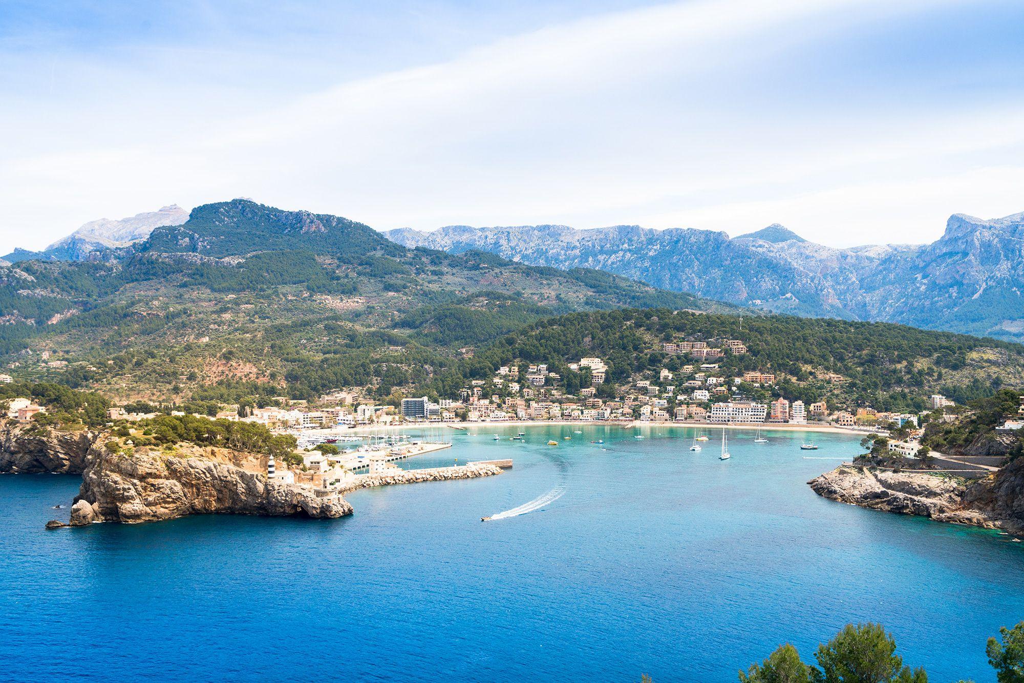 Port-de-Soller-north-coast-Mallorca.jpg