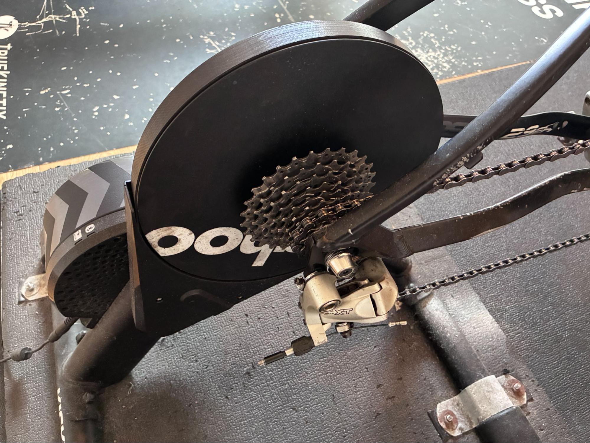 Cassette fitted to a direct-drive smart trainer
